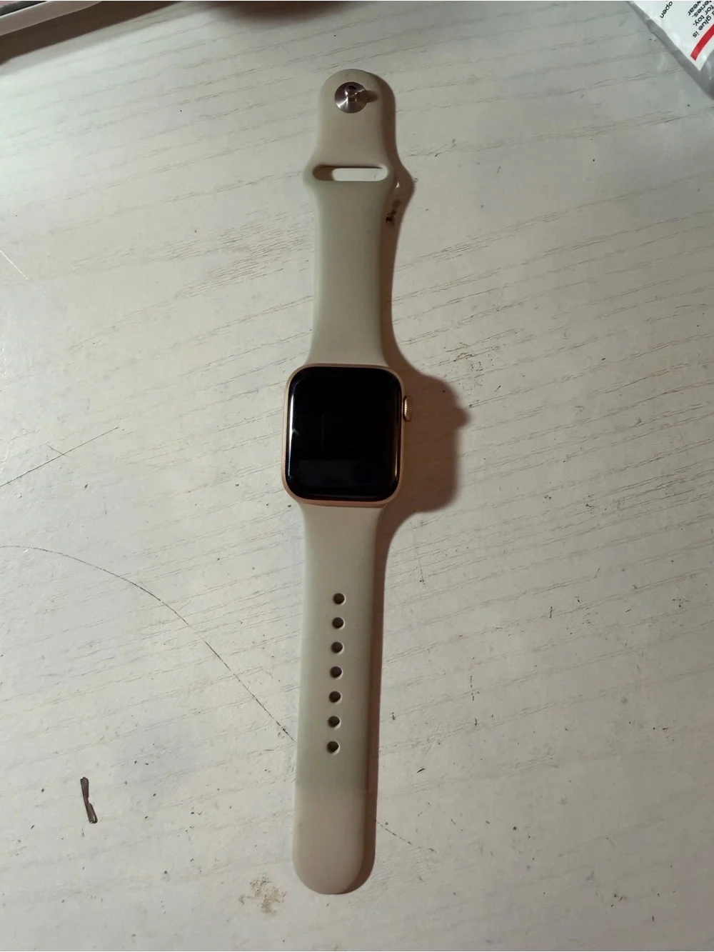 Applewatch Rose Gold SE |  Comes with S/M OR M/L band